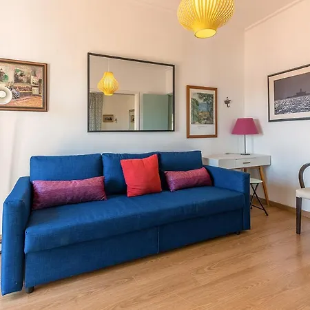 Paco De Arcos Apartment