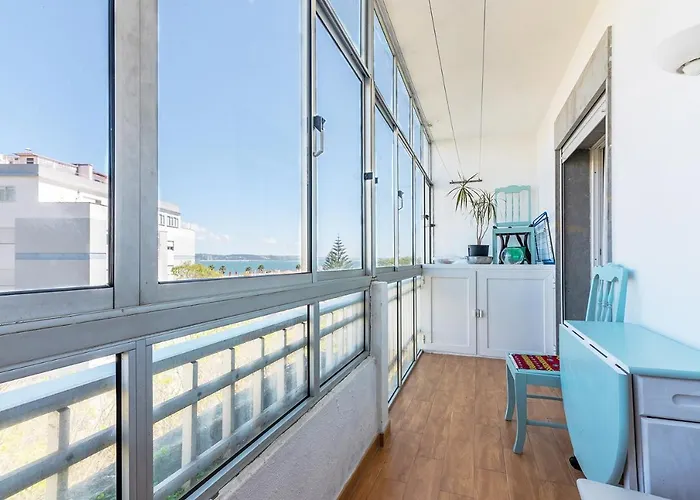 Paco De Arcos Apartment