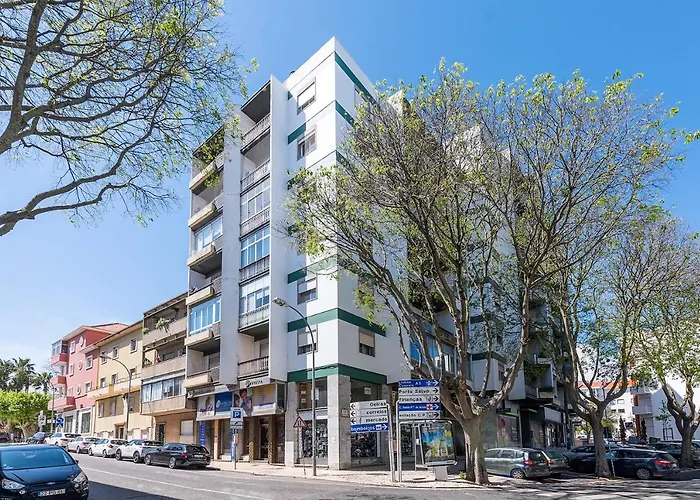 Paco De Arcos Apartment *